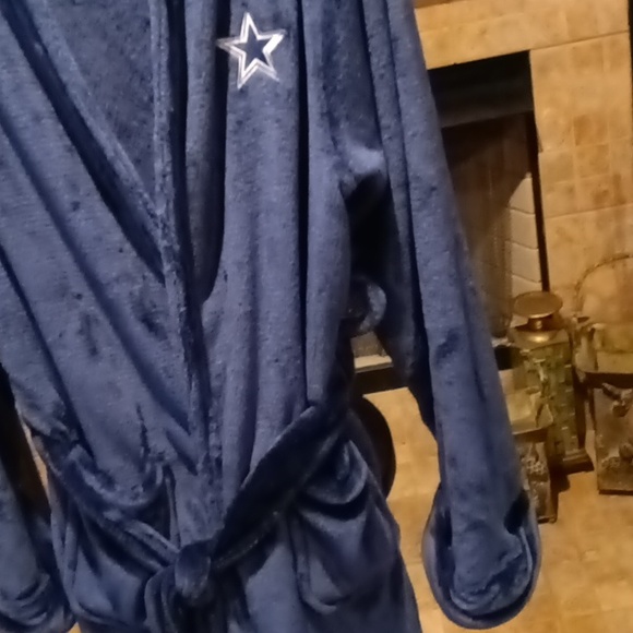 NWOT NORTHWEST navy plush Dallas Cowboys robe w saggy pockets & belt ONE SIZE - Picture 6 of 13
